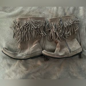 Minnetonka Calf 2-Layer Fringe Boot - Grey - Size 11